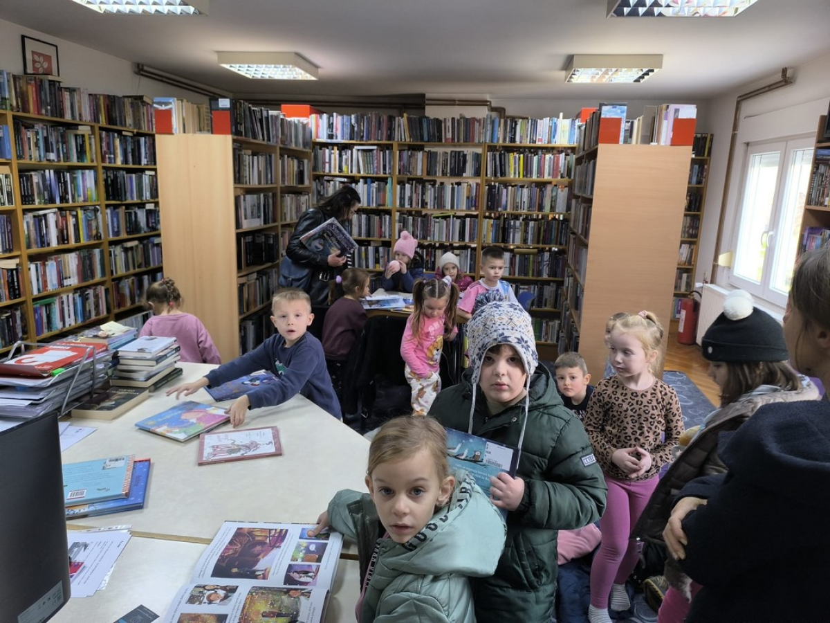 JASENOVAČKE ''ZVJEZDICE'' U KNJIŽNICI