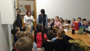 Tratinčice u posjeti Štrumpfovima i Sovicama
