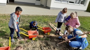RADOVI U VRTU