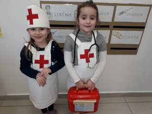 MALI LIJEČNICI